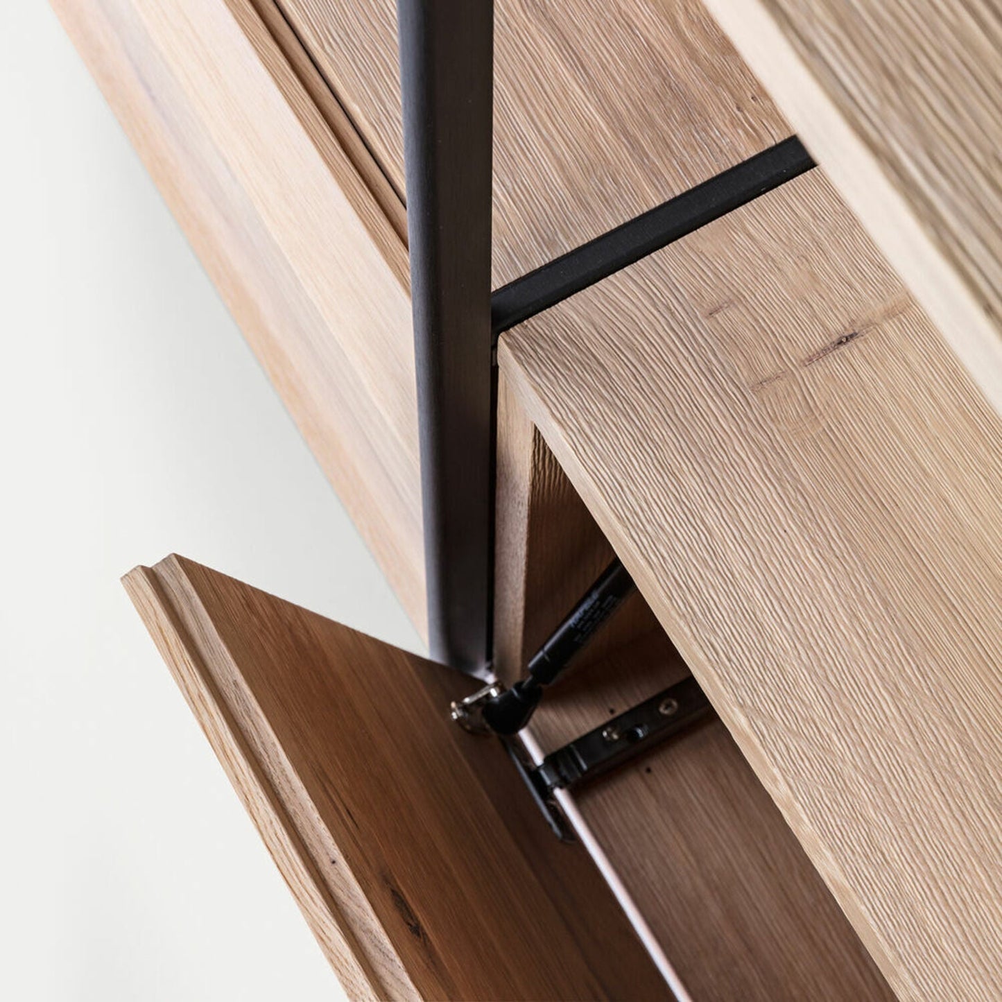 janua | bc 06 room 68 shelving system | 4x5 grid oak + black