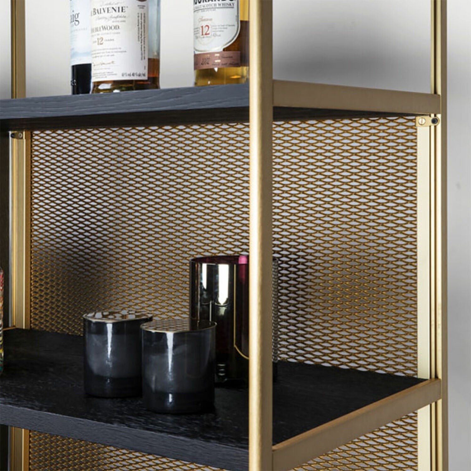 janua | bc 06 room 68 shelving system | 5x5 grid black + brass