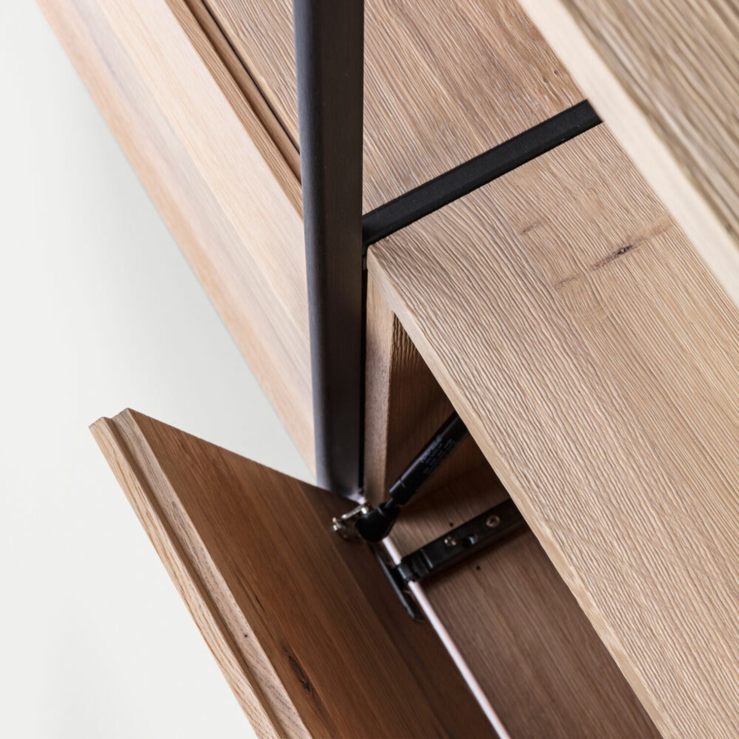 janua | bc 06 room 68 shelving system | 3x3 grid oak + black