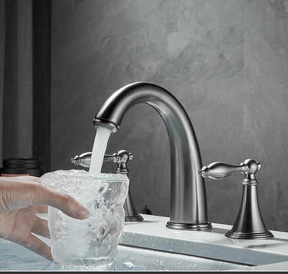 Basin Faucet 3 Holes Dual Control Bathroom Sink Faucet Deck Mounted Cold Hot Vintage Mixer Taps Bathtub Faucet