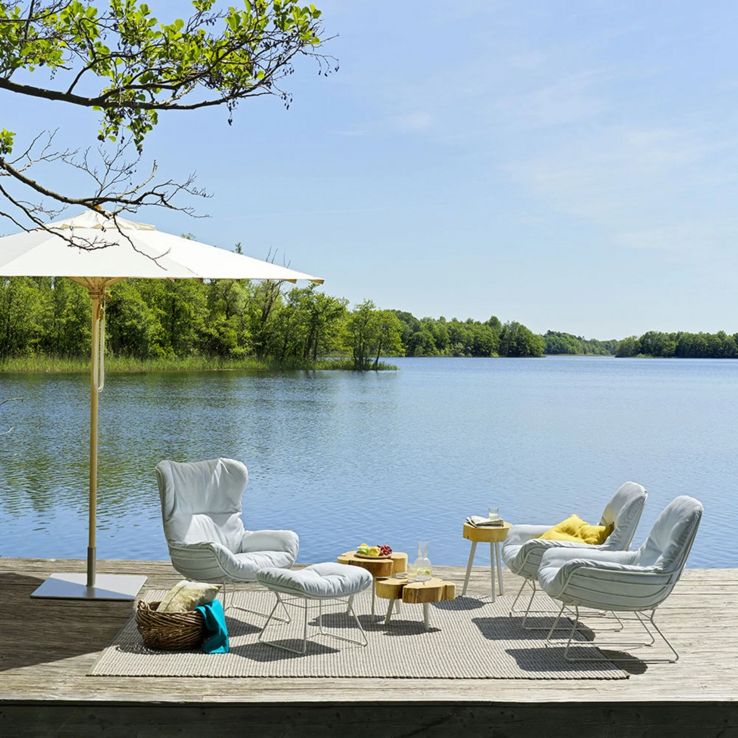 freifrau | leyasol outdoor lounge chair | lopi beldi + traffic white frame