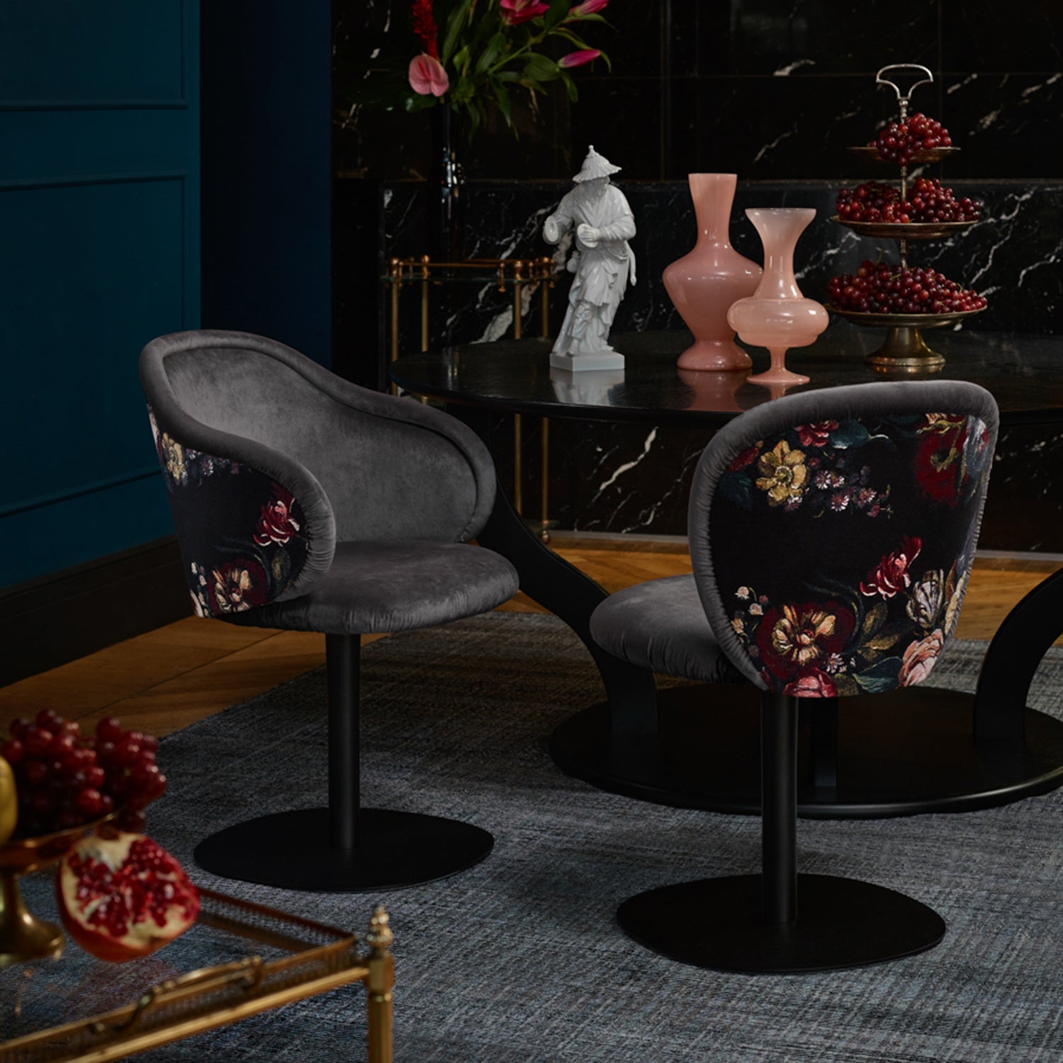 freifrau | ona barstool 82cm | wooden frame oak black | front - riga m1 noir 18 | back - gobelin eden