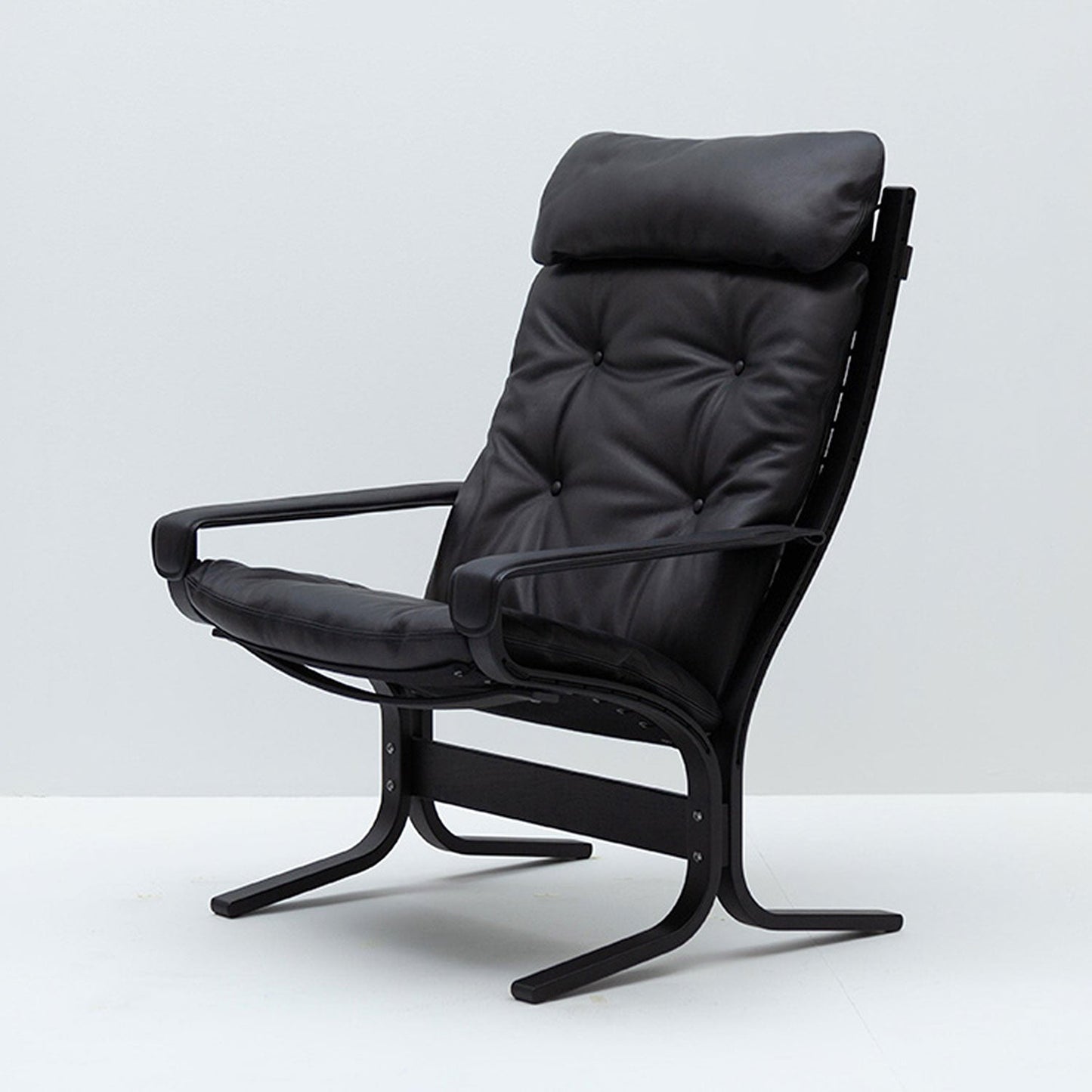 hjelle | siesta classic 301 chair | high back with arms | black oak + hemsen HA19 leather
