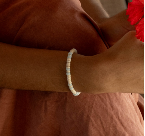 PINEAPPLE  LAUT WHITE/BLUE  & WOOD BEADED BRACELET - KALB-039